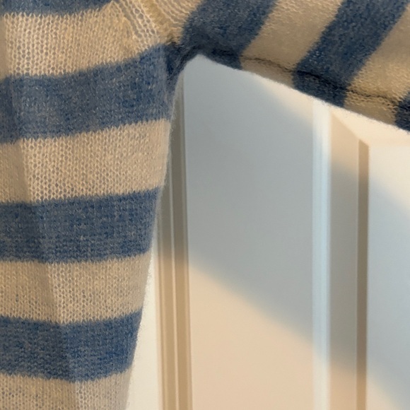 Jumper 123 100% Cashmere Blue and White Striped lightweight V-Neck Sweater - Picture 12 of 12